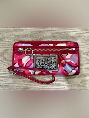 Coach Poppy Pop of Pink Kaleidoscope Patterned Wristlet